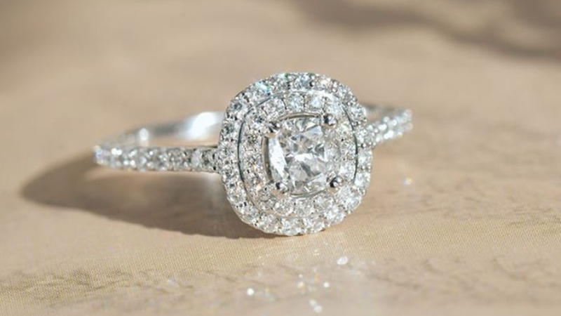 halo style engagement rings