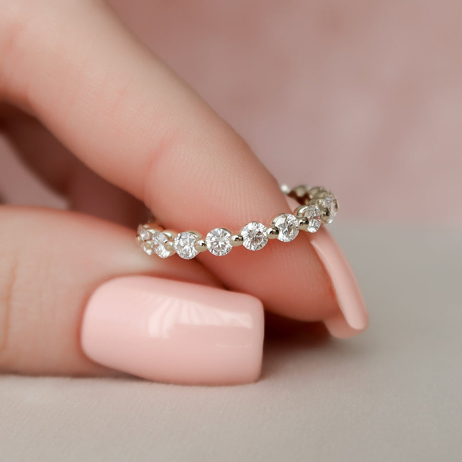  Round Shared Prong Eternity Ring 18k Yellow Gold 1 5 004