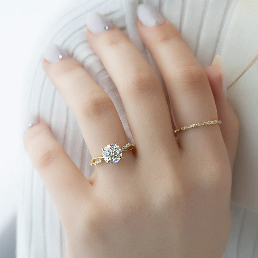  The Daisy Round Moissanite Ring 18k Yellow Gold 004