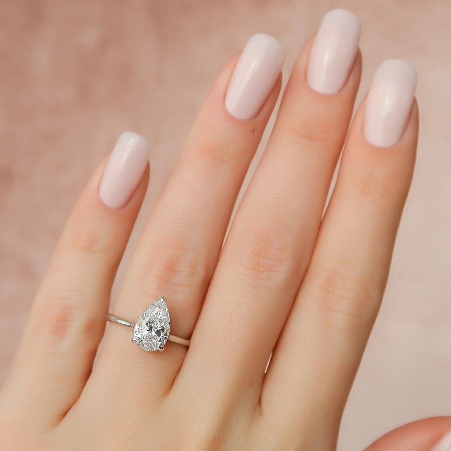  The Ellie Pear Moissanite Ring 18k White Gold 003