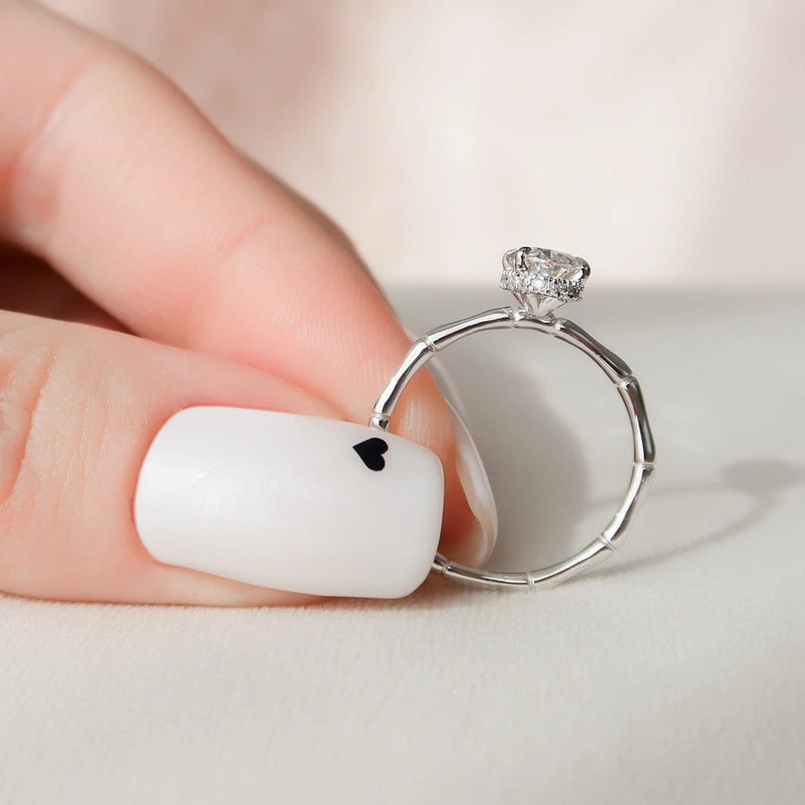  The Eve Oval Moissanite Ring 18k White Gold 004