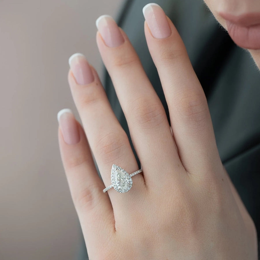  The Lenny Pear Moissanite Ring 18k White Gold 003