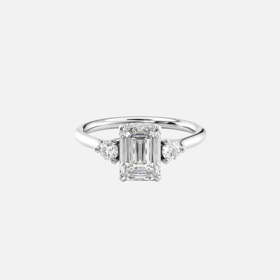  The Lia Emerald Lab Diamond Ring 18k White Gold 001