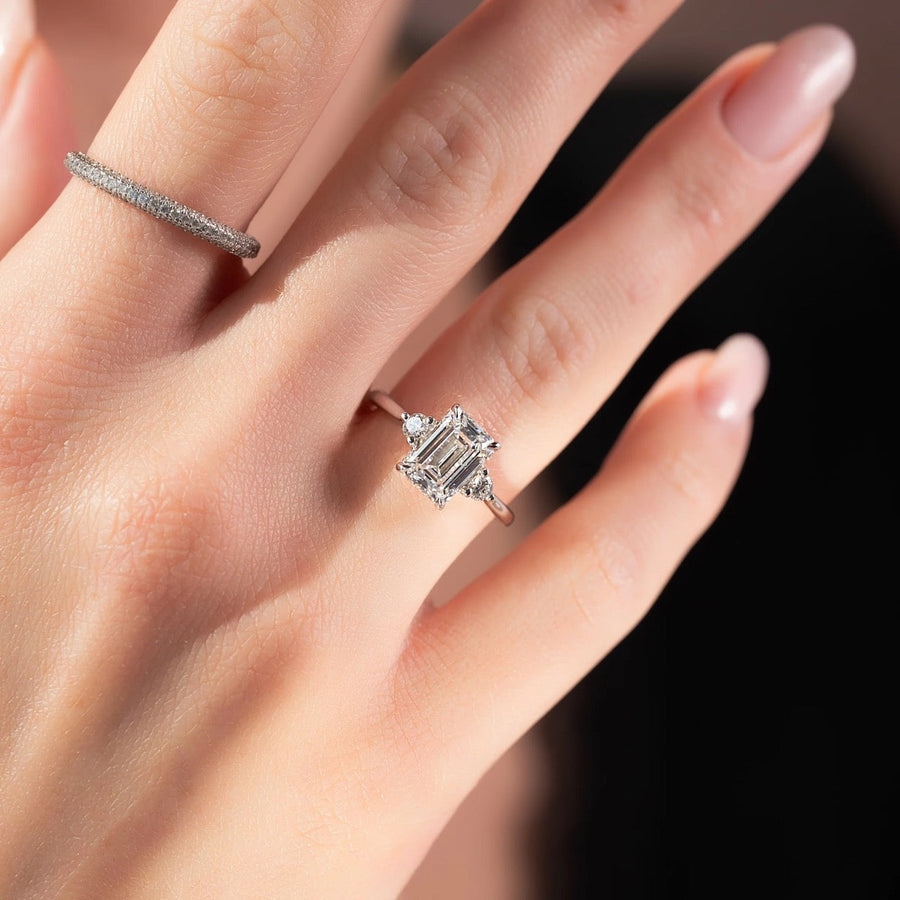  The Lia Emerald Lab Diamond Ring 18k White Gold 003