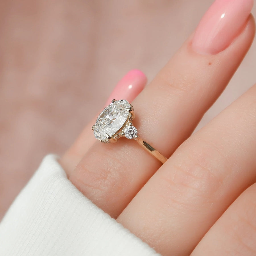  The Lia Oval Lab Diamond Ring 18k Yellow Gold 004