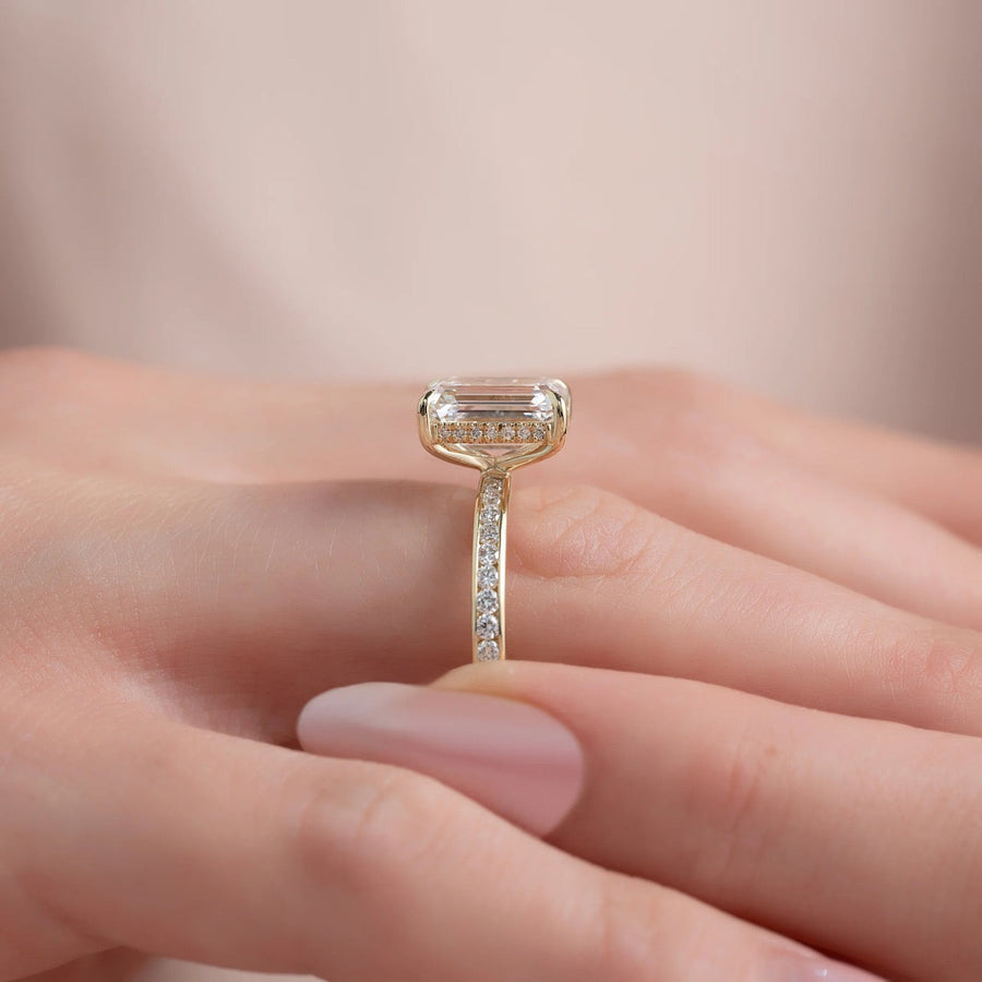  The Marilyn Emerald Moissanite Ring 18k Yellow Gold 005 Final