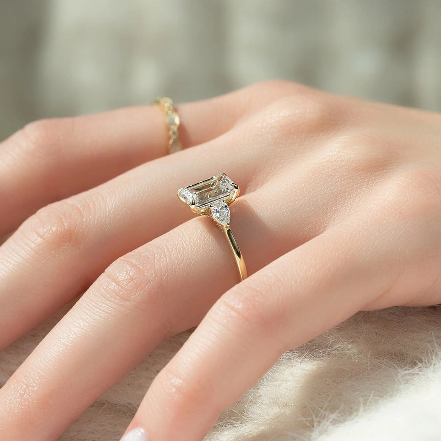  The Megan Pears Emerald Lab Diamond Ring 18k Yellow Gold 003