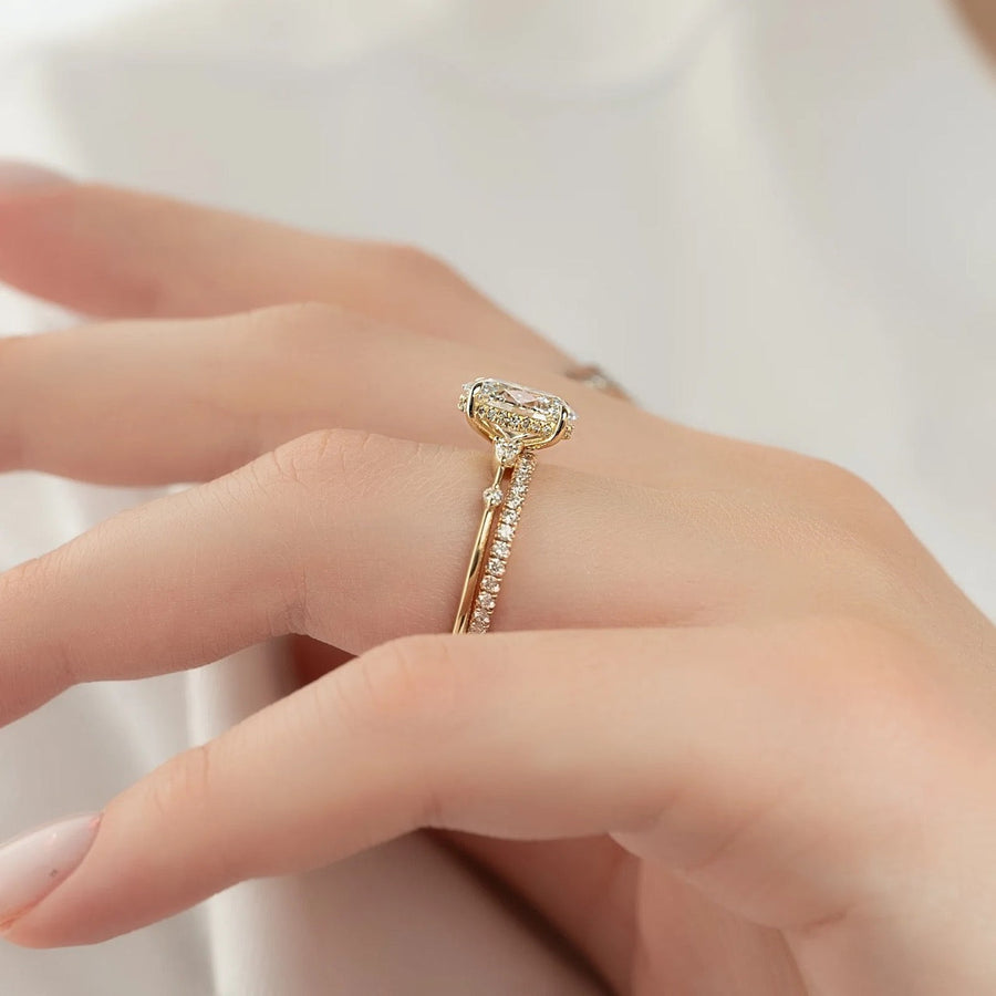  The Naomi Oval Lab Diamond Ring 18k Yellow Gold 003