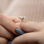  The Pave Petal Kamellie Oval Lab Diamond Ring 14k Yellow Gold 004