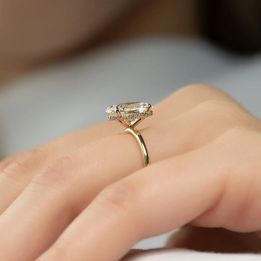  The Solitaire Alex Oval Moissanite Ring 18k Yellow Gold 003