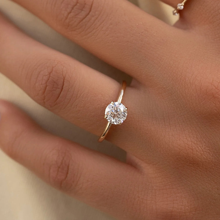  The Solitaire Alex Round Lab Diamond Ring 18k Yellow Gold 004