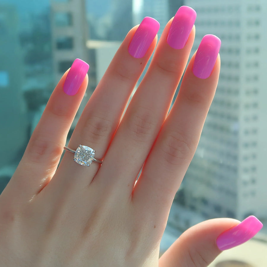  The Solitaire Crown Kamellie Cushion Lab Diamond Ring 18k White Gold 003