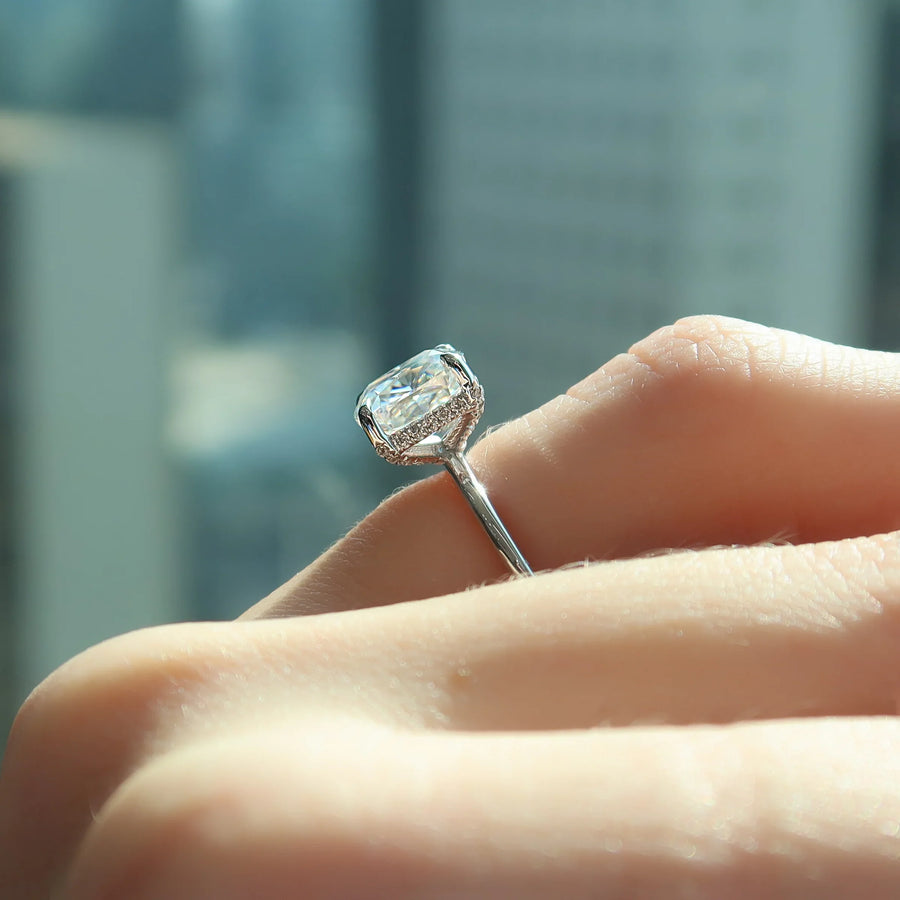  The Solitaire Crown Kamellie Cushion Moissanite Ring 14k White Gold 004 Final