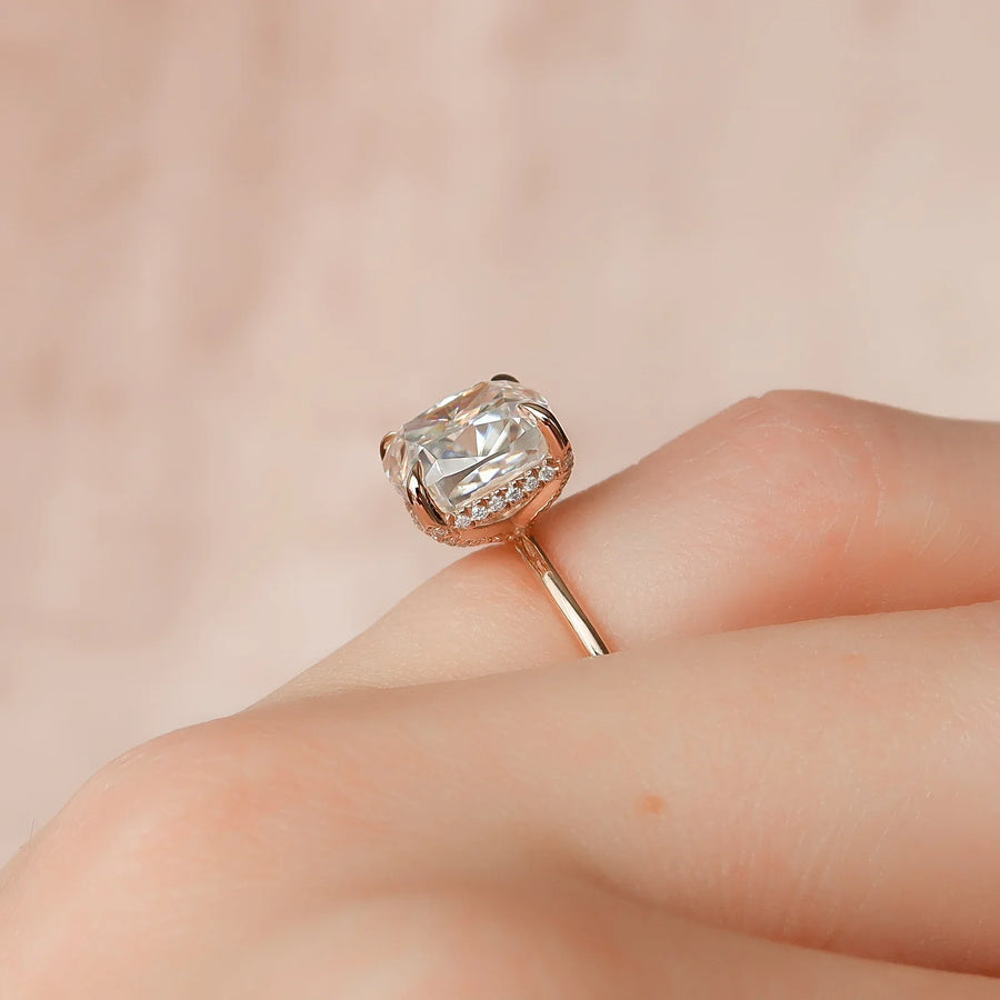  The Solitaire Crown Kamellie Cushion Moissanite Ring 18k Rose Gold 003