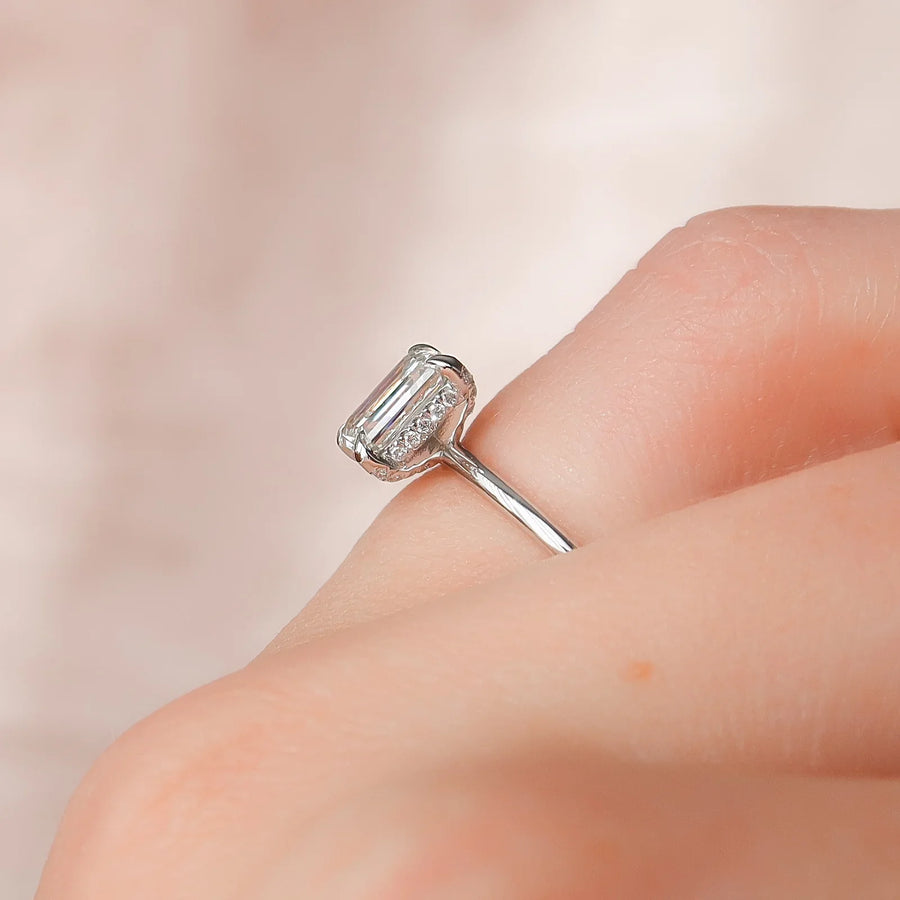 The Solitaire Crown Kamellie Emerald Moissanite Ring 14k White Gold 004 Final
