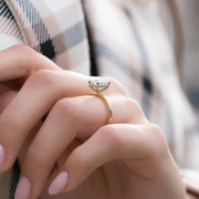  The Solitaire Crown Kamellie Emerald Moissanite Ring 14k Yellow Gold 003