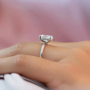  The Solitaire Crown Kamellie Oval Lab Diamond Ring 18k White Gold 004 Final
