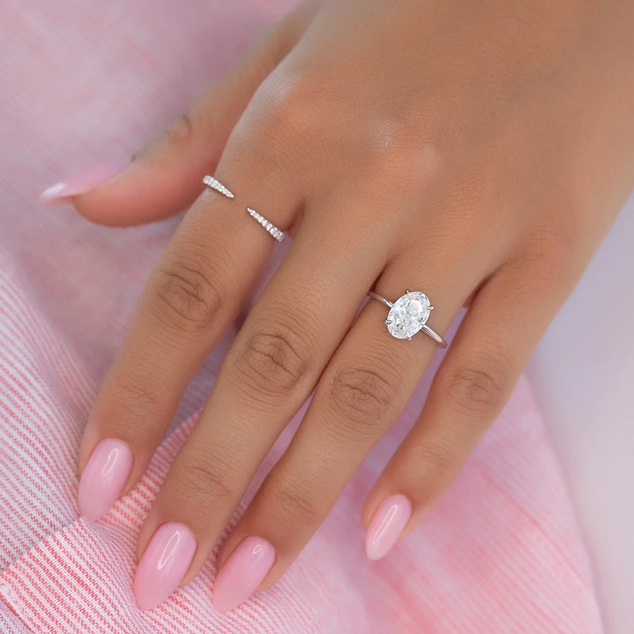  The Solitaire Crown Kamellie Oval Moissanite Ring 18k White Gold 003