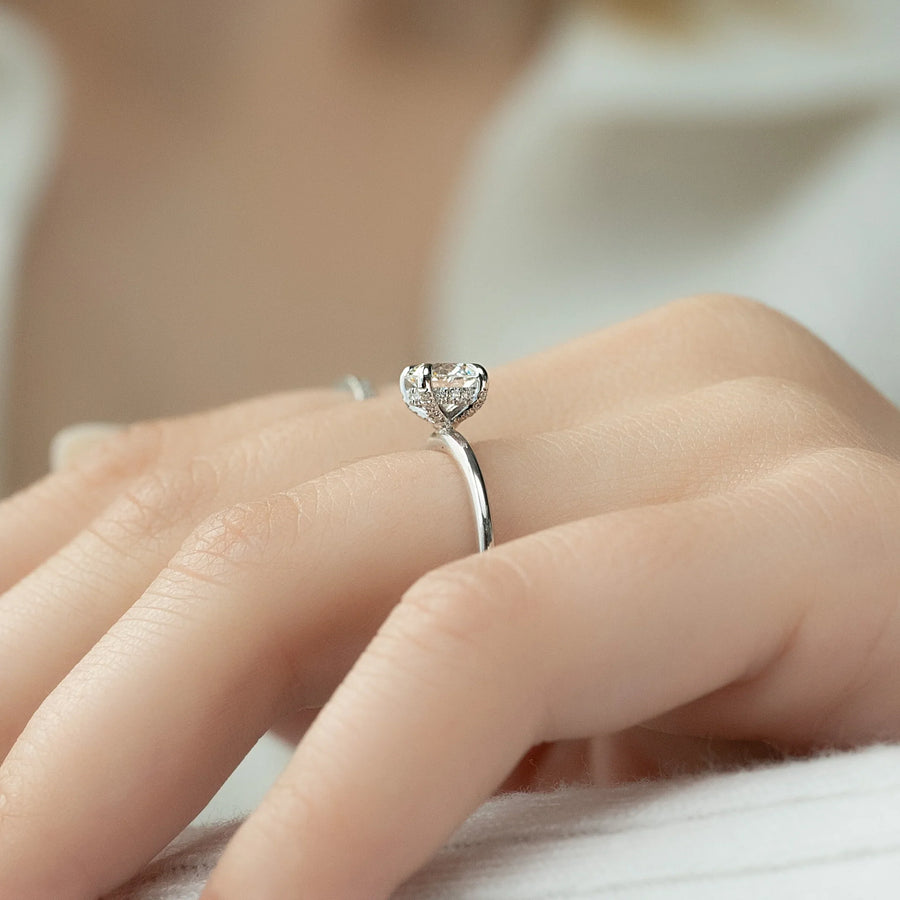  The Solitaire Crown Kamellie Round Moissanite Ring 18k White Gold 003