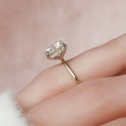  The Solitaire Crown Kamellie Round Moissanite Ring 18k Yellow Gold 003