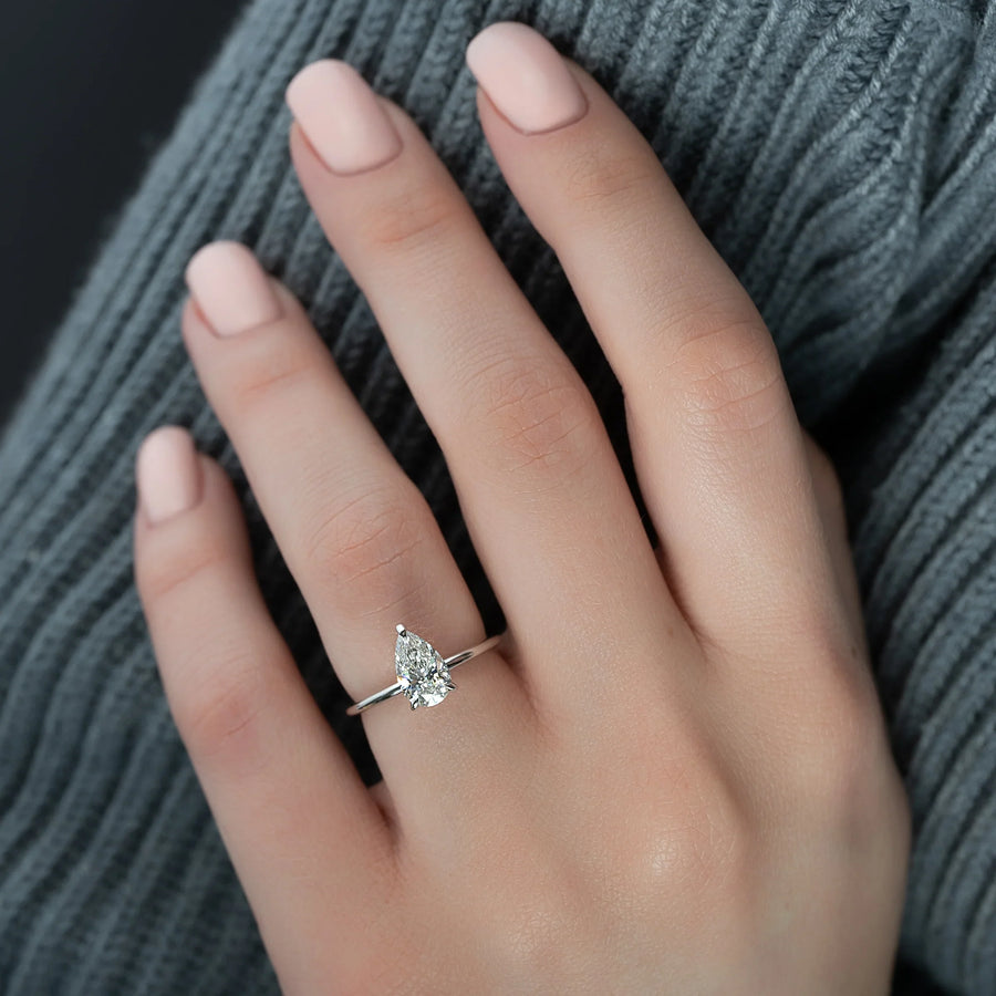  The Solitaire Kamellie Pear Lab Diamond Ring 14k White Gold 004 Final