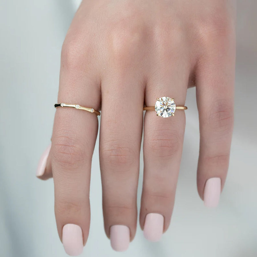  The Solitaire Lexie Round Moissanite Ring 18k Yellow Gold 004