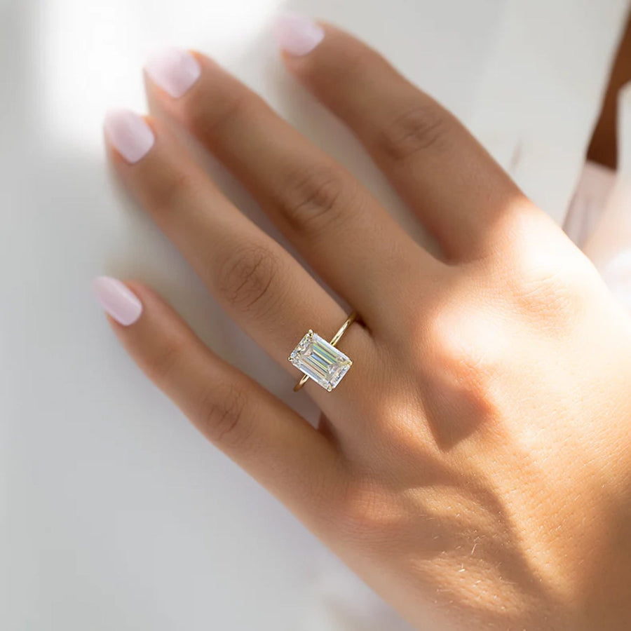  The Solitaire Low Profile Kamellie Emerald Lab Diamond Ring 14k Yellow Gold 004