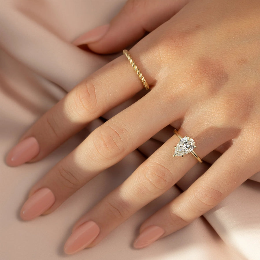  The Solitaire Low Profile Kamellie Pear Lab Diamond Ring 18k Yellow Gold 006 Final