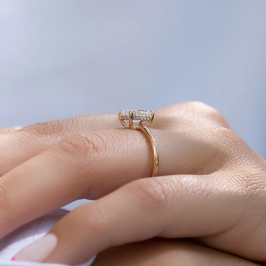  The Solitaire Low Profile Kamellie Radiant Lab Diamond Ring 14k Rose Gold 006 Final