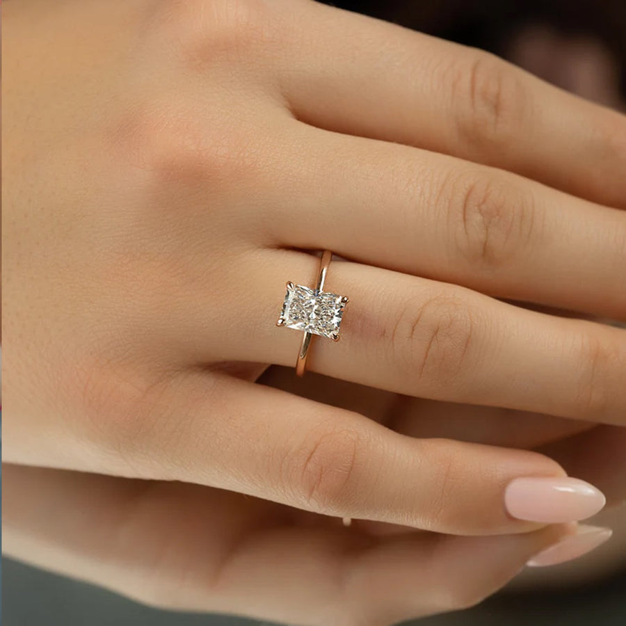  The Solitaire Low Profile Kamellie Radiant Lab Diamond Ring 18k Rose Gold 005