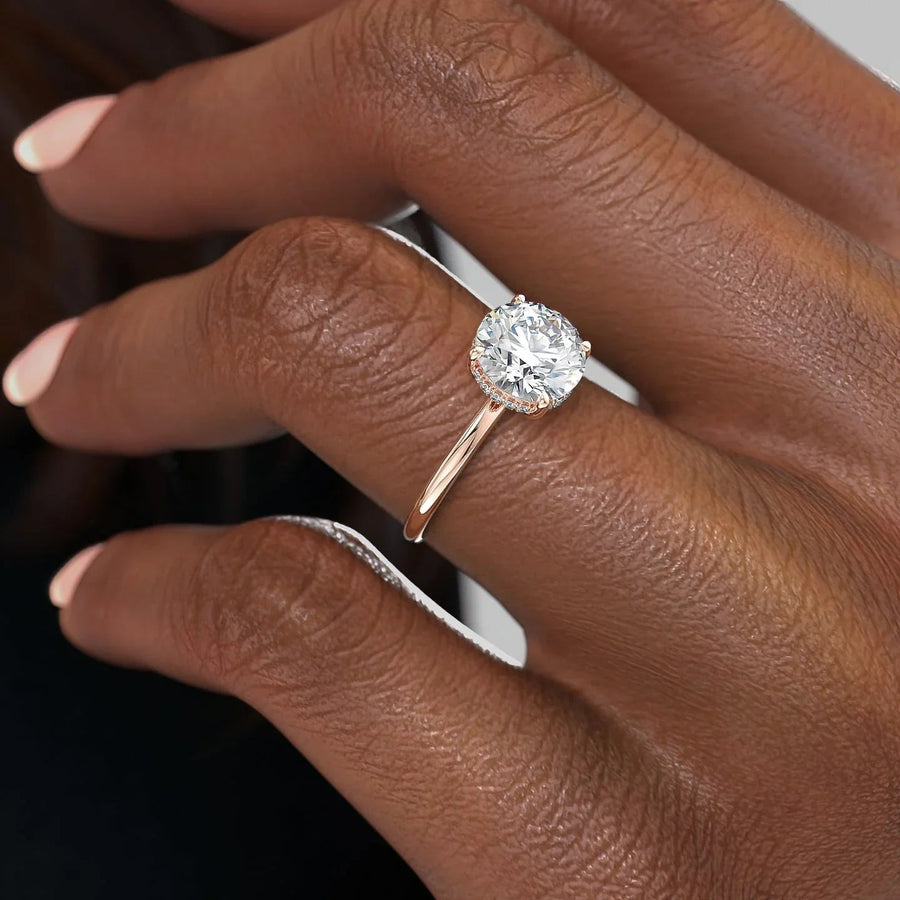  The Solitaire Low Profile Kamellie Round Moissanite Ring 18k Rose Gold 006 Final