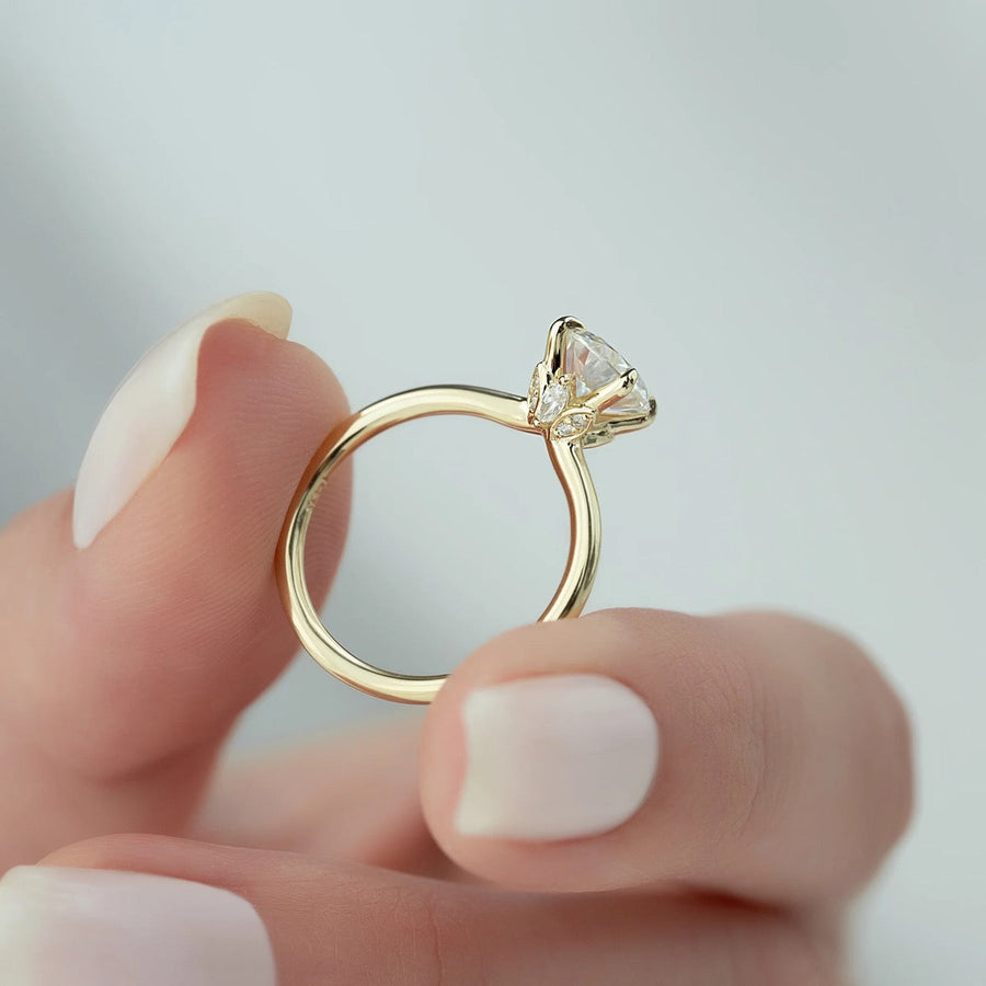  The Solitaire Luna Round Lab Diamond Ring 18k Yellow Gold 004