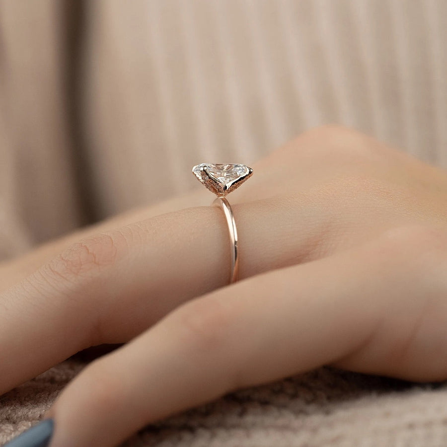  The Solitaire Petal Kamellie Oval Lab Diamond Ring 14k Rose Gold 004 Final