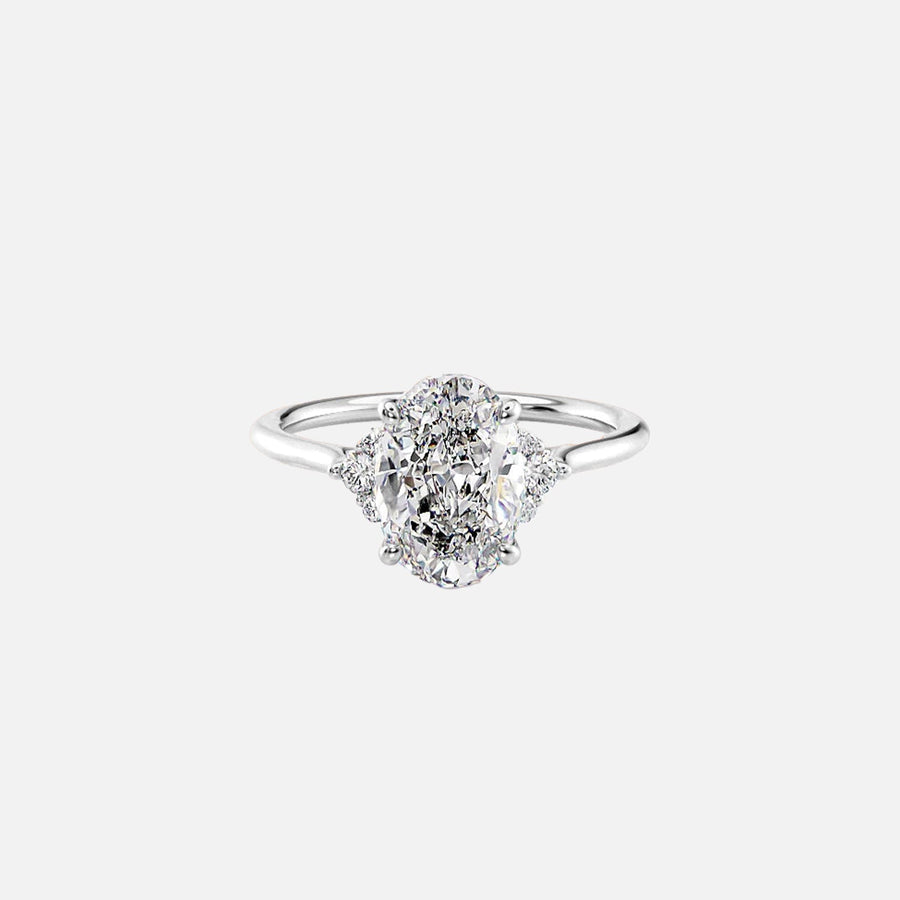  The Victoria Oval Lab Diamond Ring 18k White Gold 001