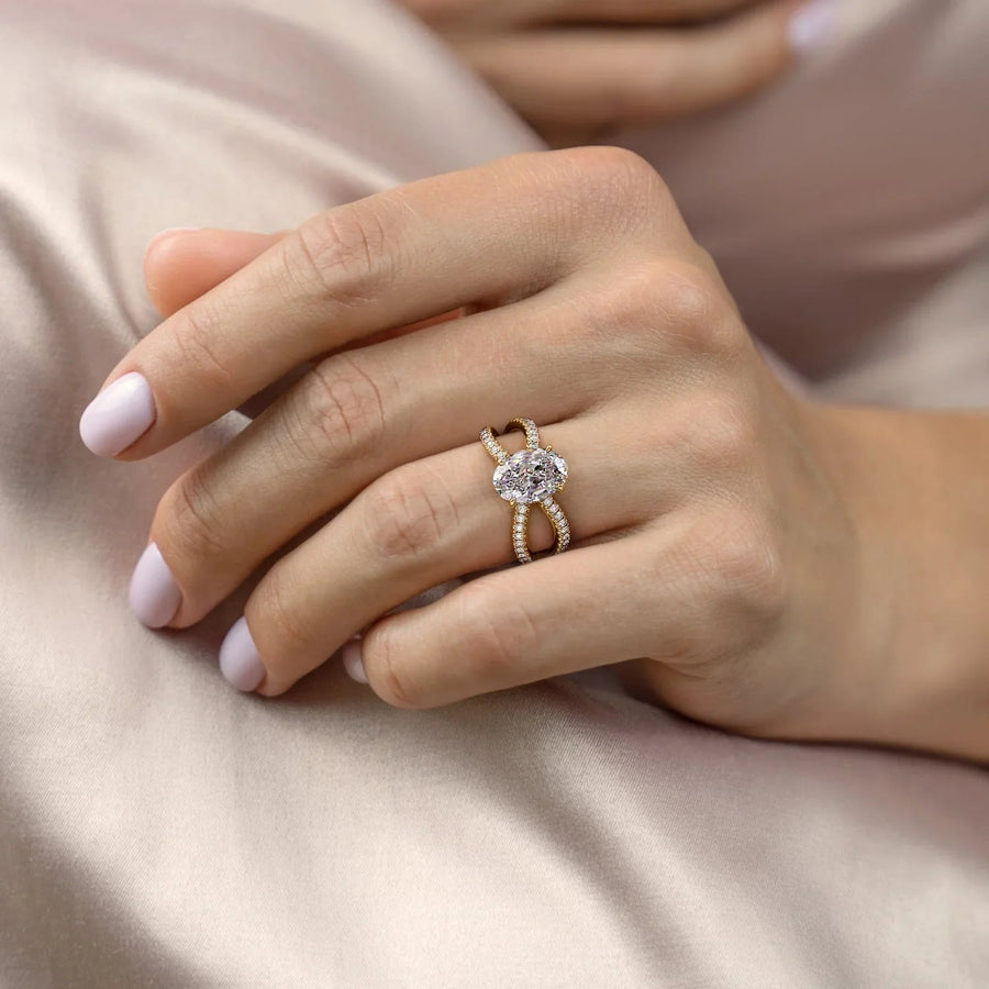  The Zoey Oval Moissanite Ring 18k Yellow Gold 003